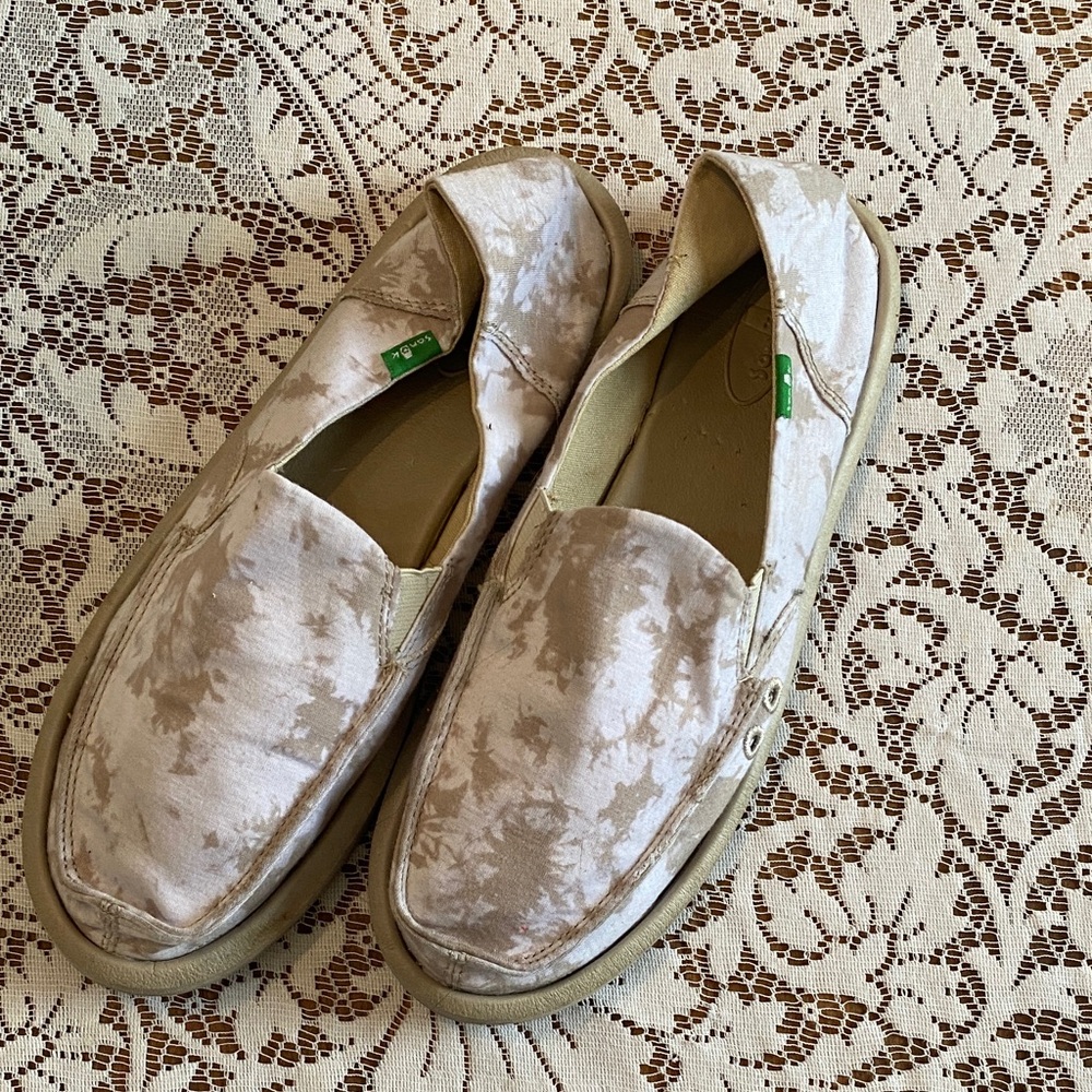 Sanuk Tan Slip-On Women's Flats